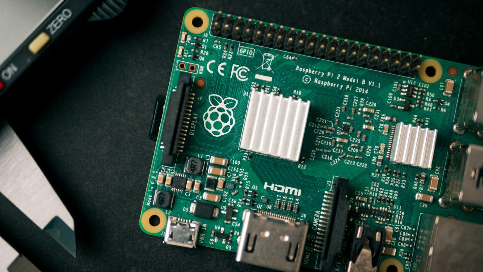 GGUF em processadores ARM: modelos locais em mini PCs e dispositivos de borda