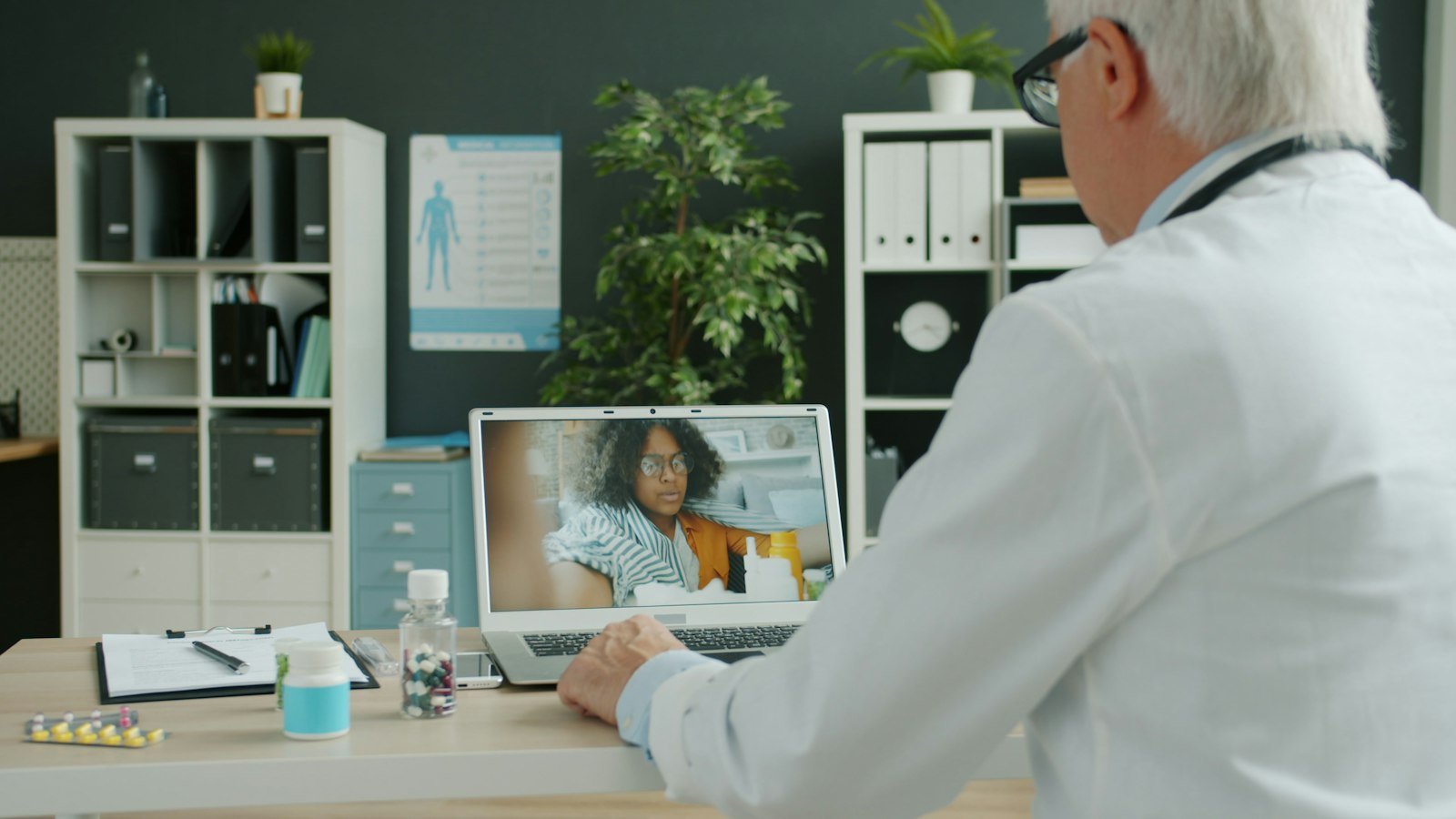 Agentes antifraude em telemedicina: receitas e atestados digitais