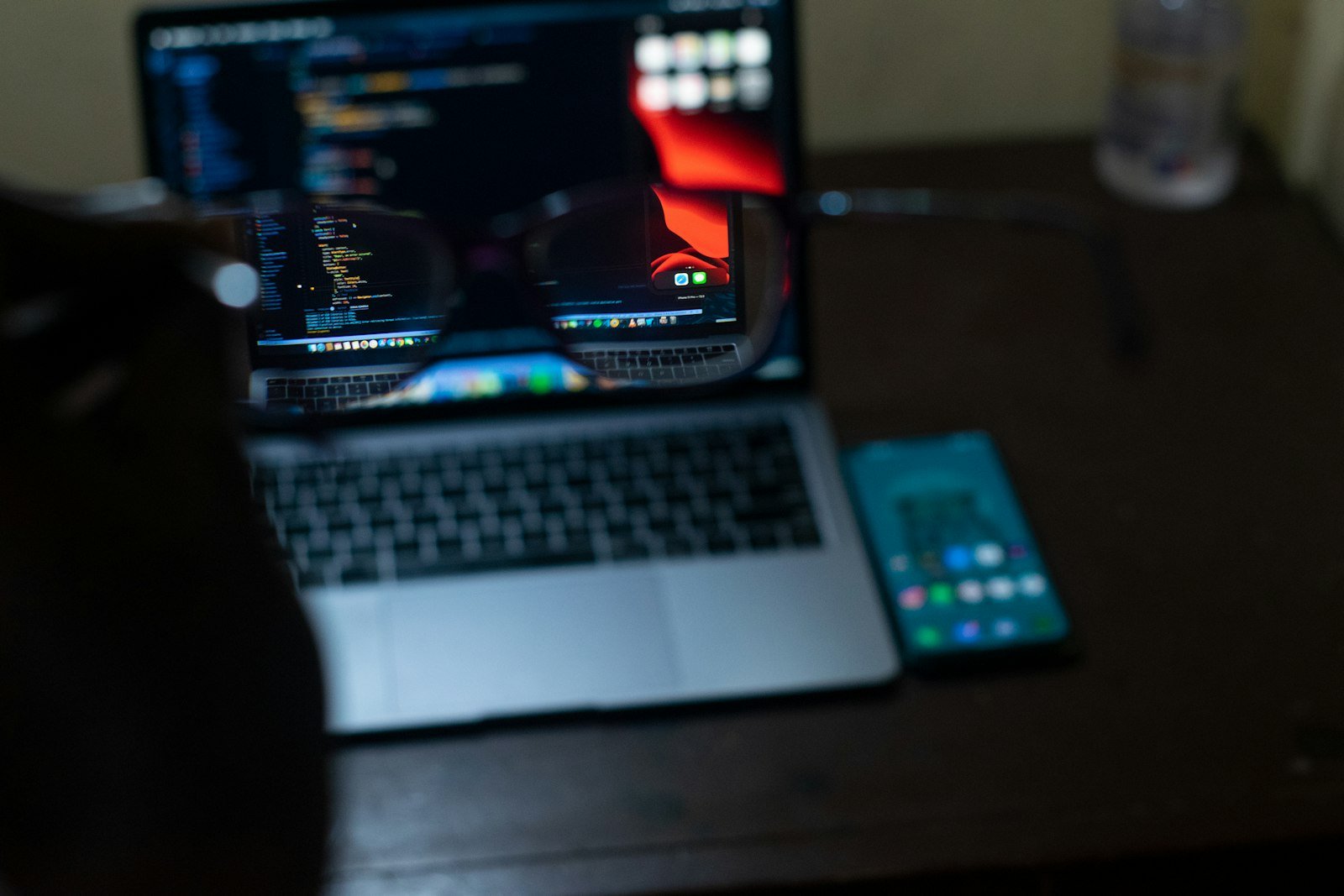 Como separar anexos inline de documentos de clientes em automações com IA