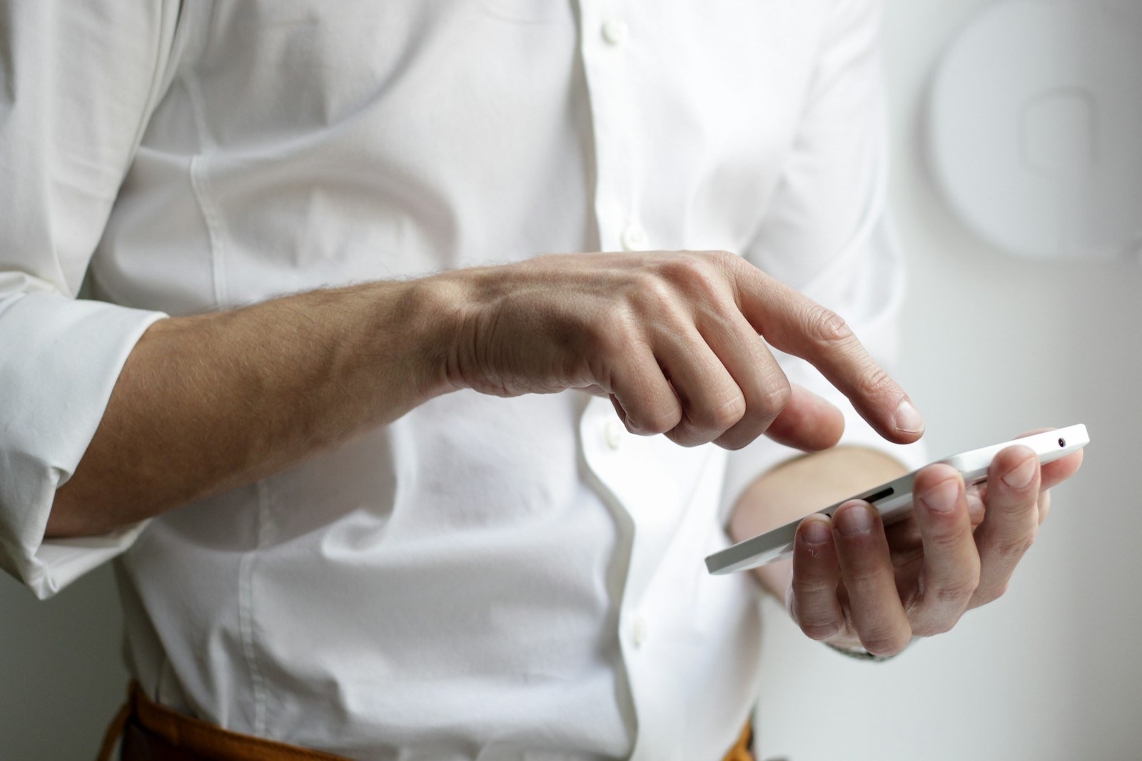 Agentes de IA no atendimento do WhatsApp: o que delegar e o que reter