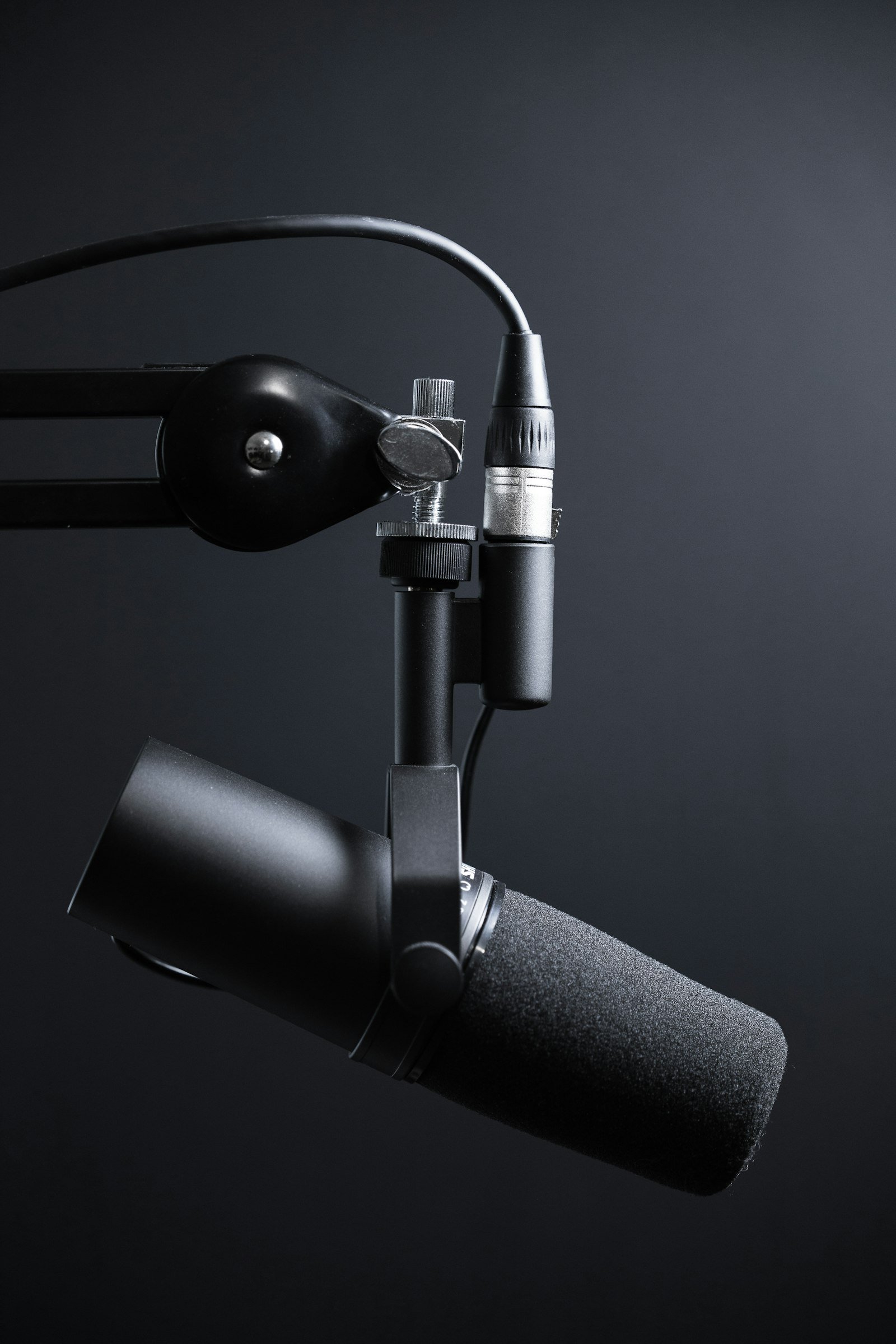 Assistente de IA com voz: Gemini Live, ChatGPT Voice, Claude e Meta AI comparados