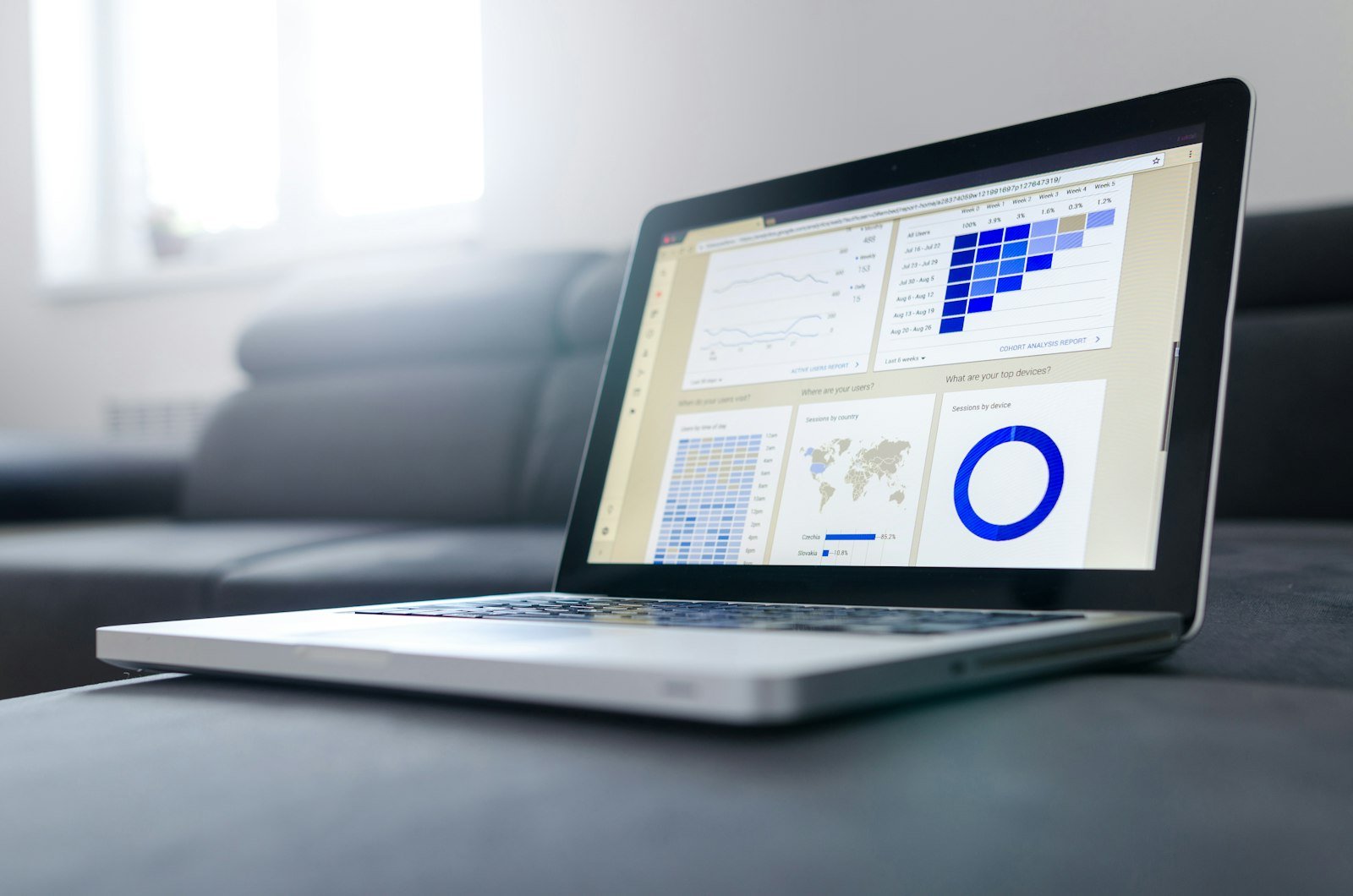 IA para anúncios: Google Ads x Meta Ads e o que cada plataforma automatiza