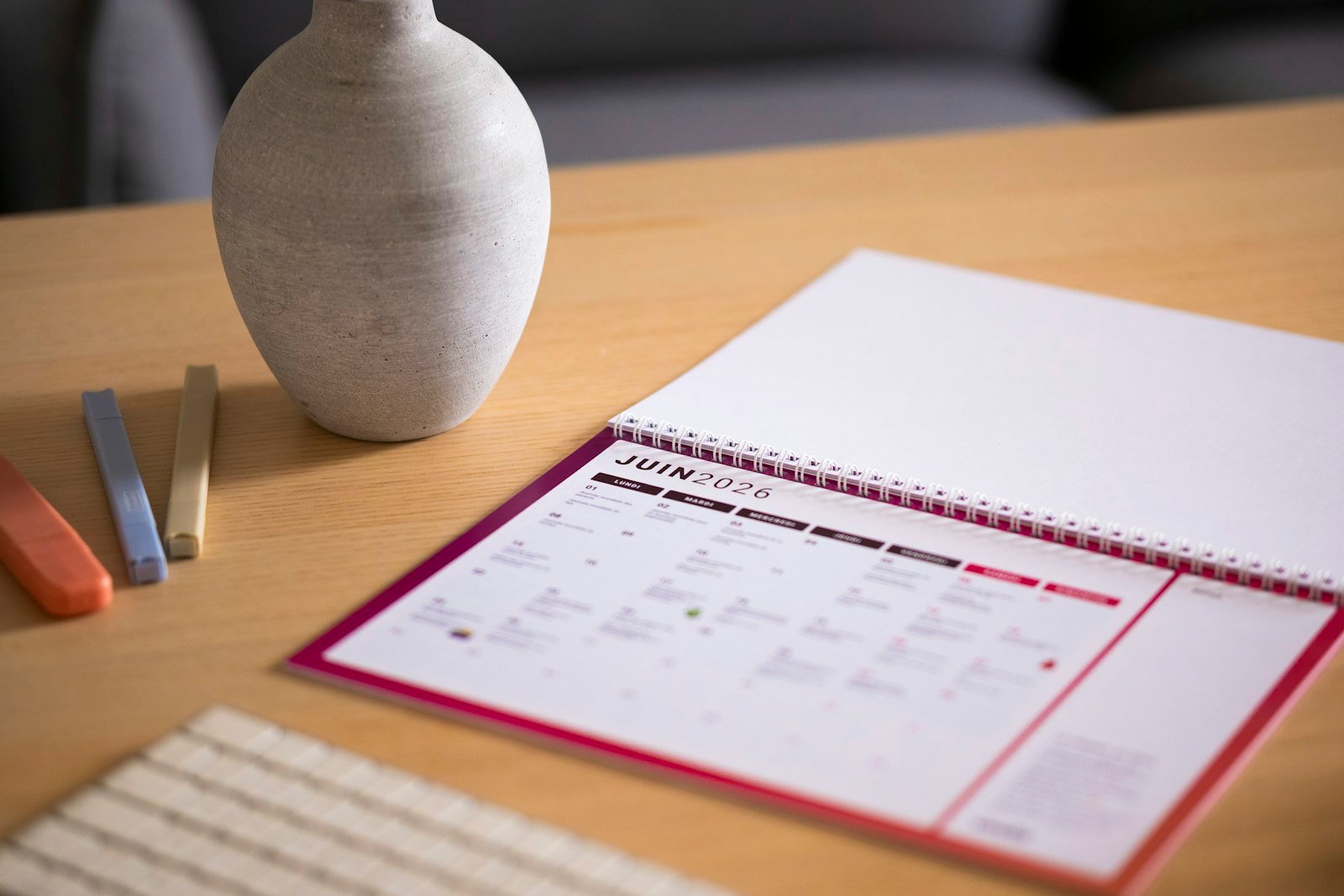 Como preparar calendários de feriados municipais para automações de IA