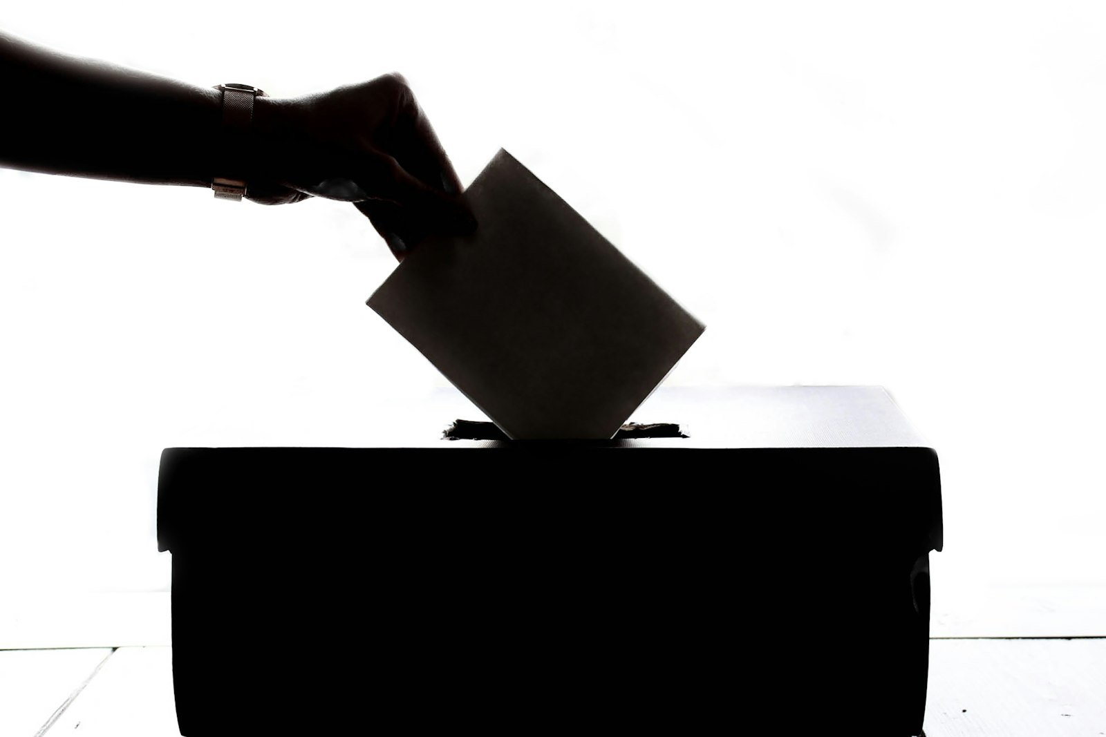 IA nas eleições de 2026: o que as regras do TSE exigem de conteúdo feito com IA