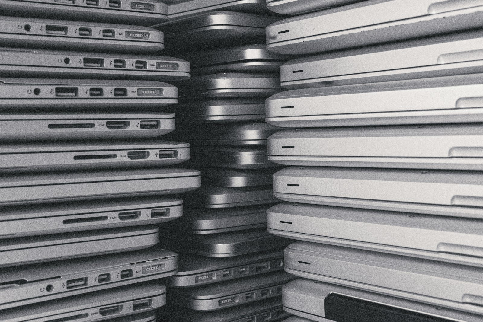Inventário de hardware de TI com auditoria e relatórios de IA